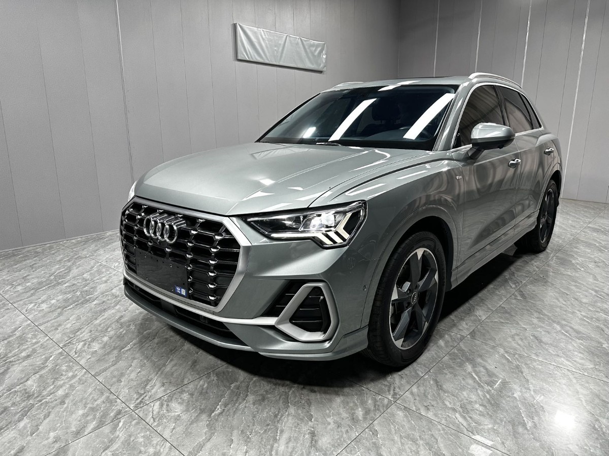 Audi Q3 2023 Audi Q3 2023 immagine di auto