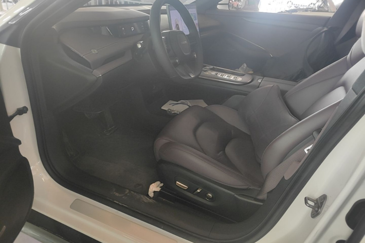 MI SU7 2025 car image #16