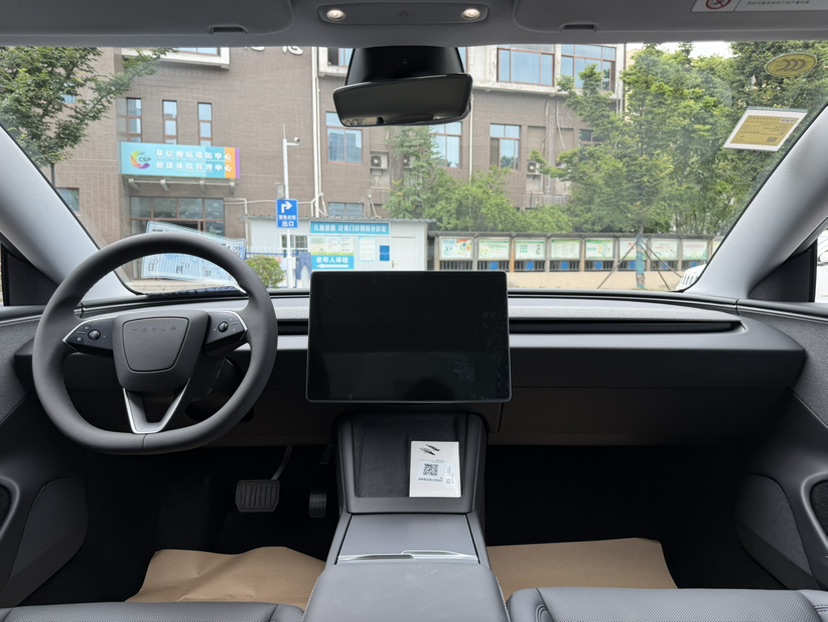 Tesla Model 3 2026 car image #9