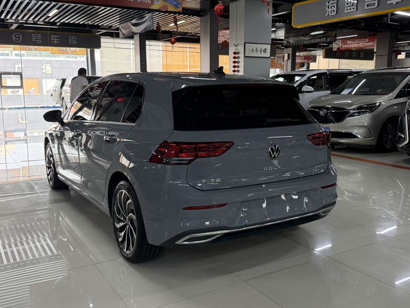 Volkswagen Golf 2023 car image #9