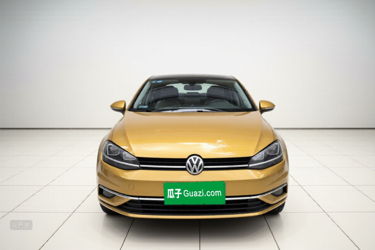 Volkswagen Golf 2018 car image #3