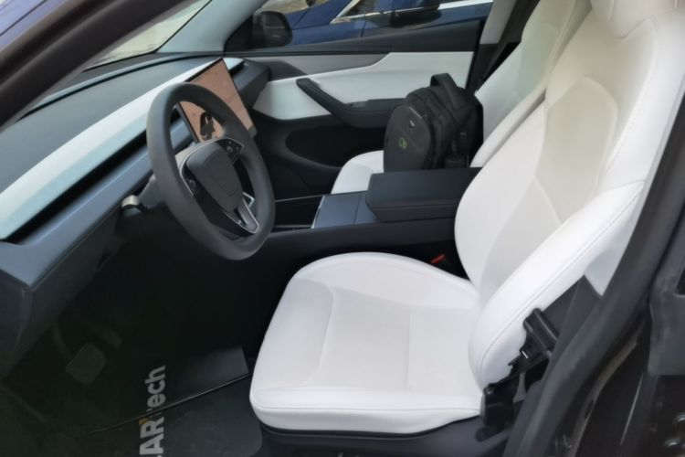 Tesla Model Y 2025 #15 Tesla Model Y 2025 car image #15