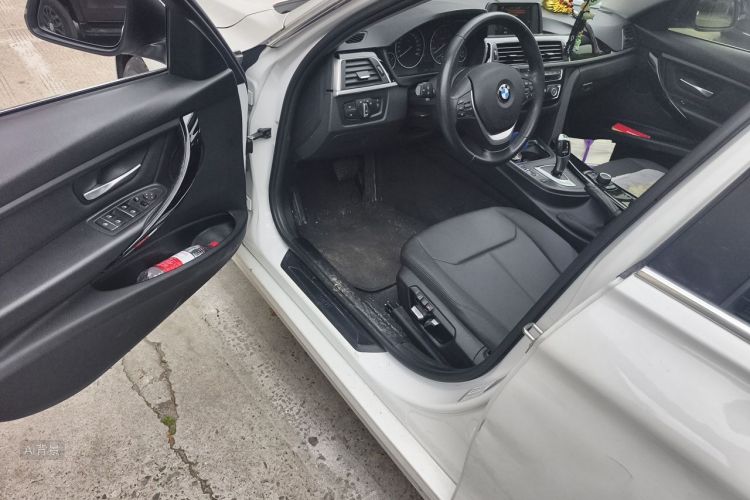 BMW 3 Series 2017 immagine di auto #18