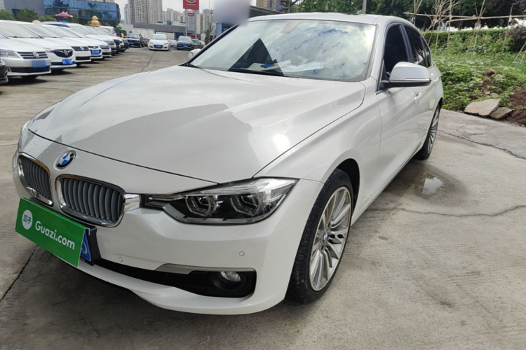 BMW 3 Series 2019 car image #2
