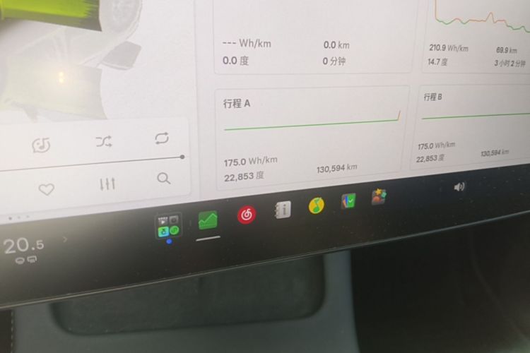 Tesla Model Y 2022 #14 Tesla Model Y 2022 car image #14