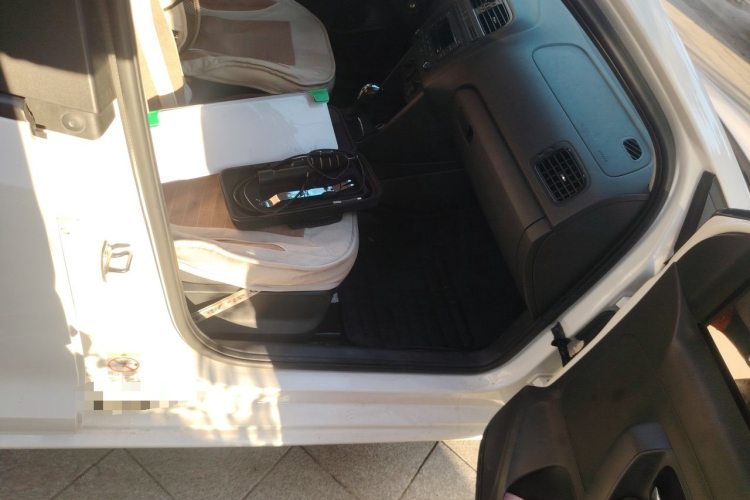 Volkswagen Polo 2016 car image #27