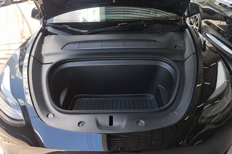 Tesla Model Y 2023 car image #20
