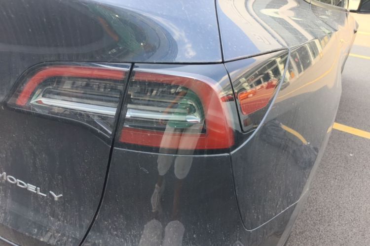 Tesla Model Y 2024 car image #8