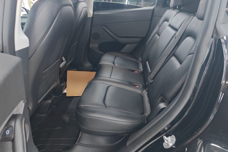 Tesla Model Y 2023 immagine di auto #17