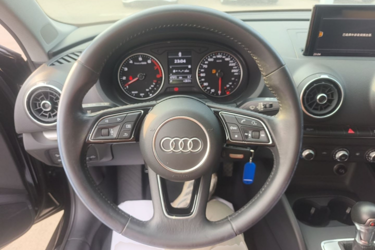 Audi A3 2018 car image #11