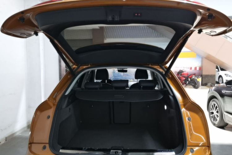 Audi Q3 2016 car image #19