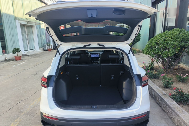 GEELY Coolray 2025 #19 GEELY Coolray 2025 car image #19