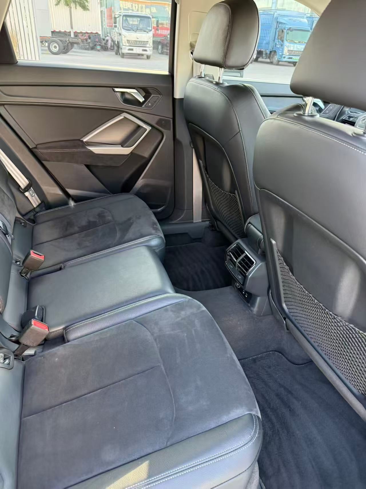 Audi Q3 2020 car image #9
