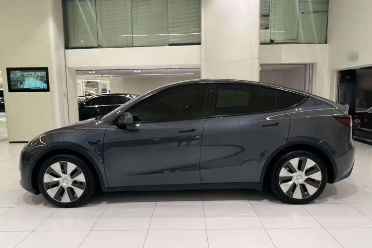 Tesla Model Y 2021 #4 Tesla Model Y 2021 car image #4