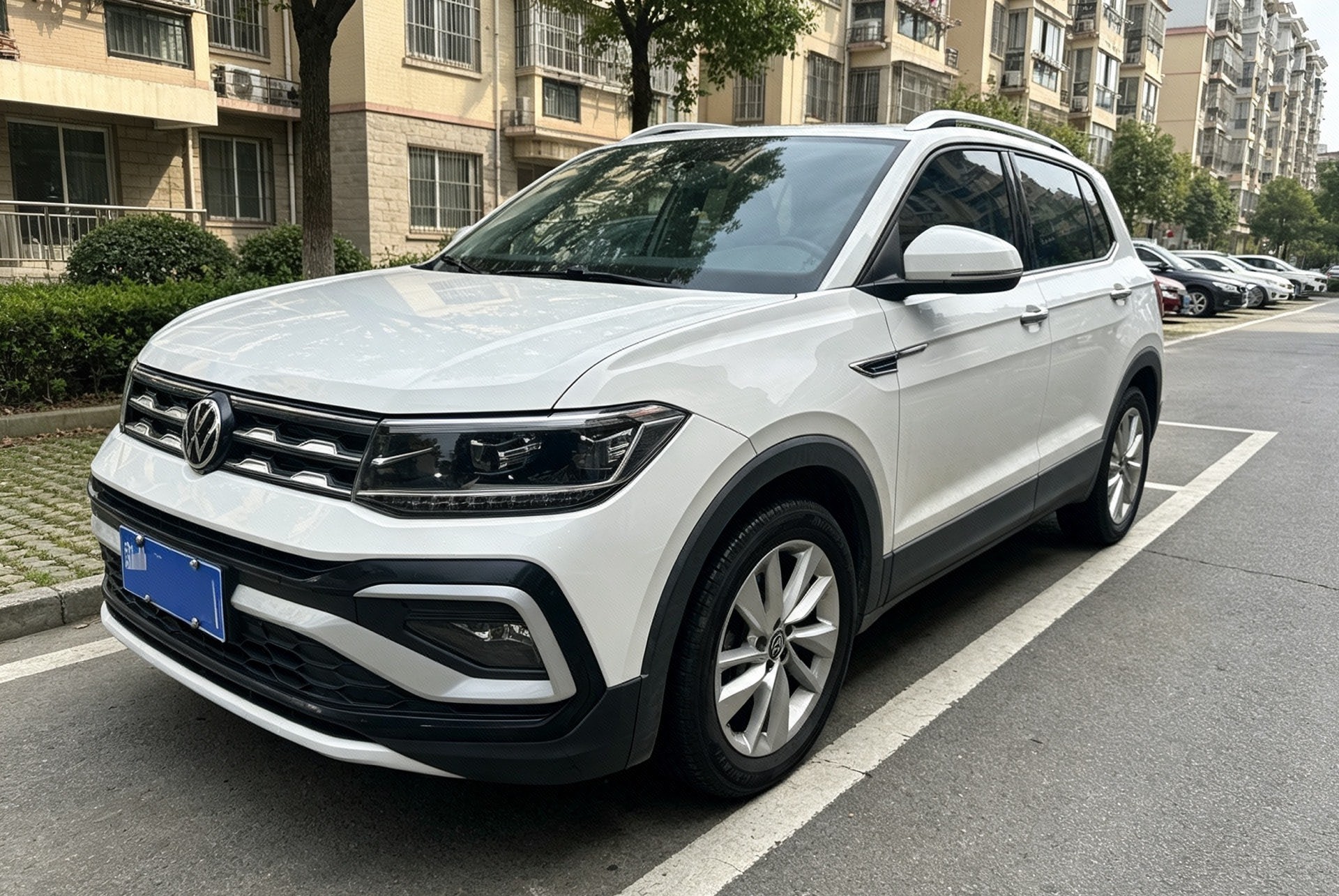 Volkswagen T-Cross 2021 Volkswagen T-Cross 2021 صورة سيارة