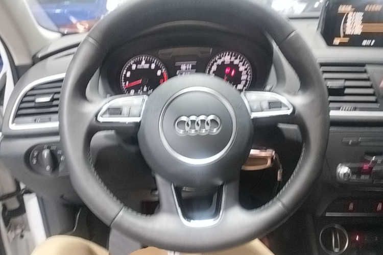 Audi Q3 2019 #15 Audi Q3 2019 car image #15