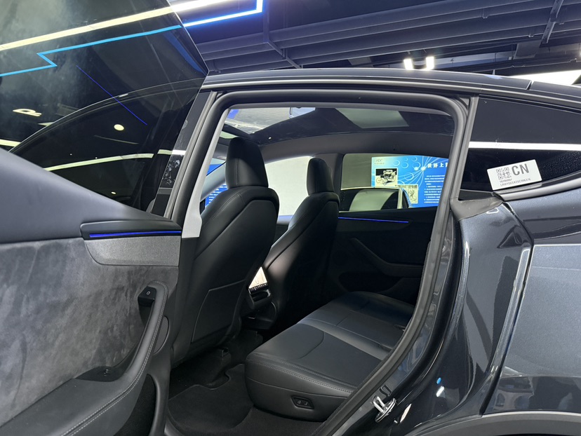 Tesla Model Y 2025 car image #5