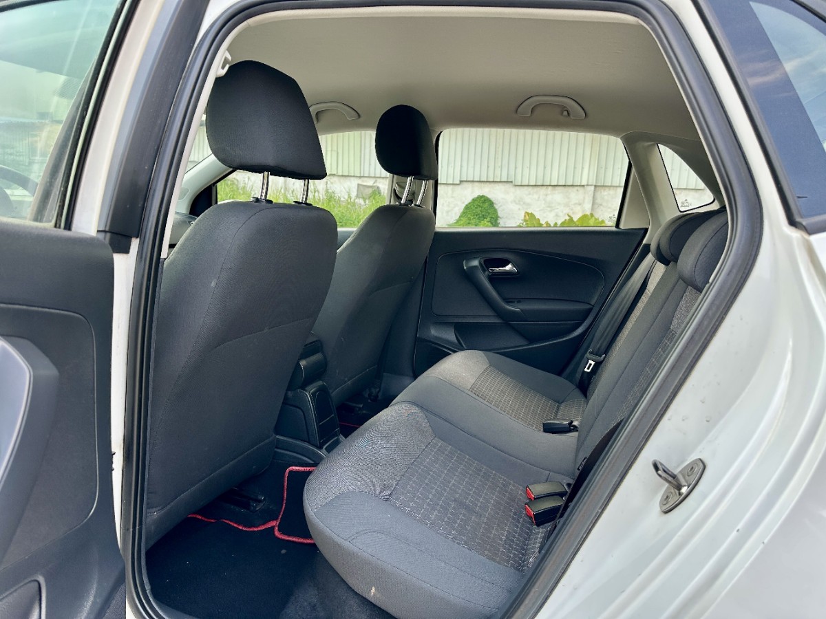 Volkswagen Polo 2015 car image #8