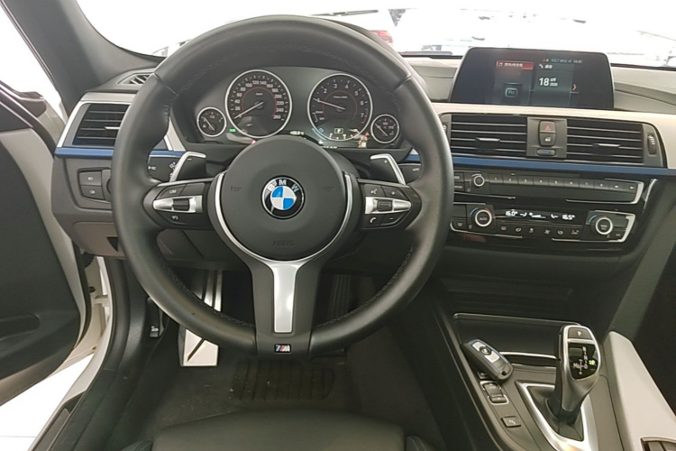 BMW 3 Series 2018 car image #15