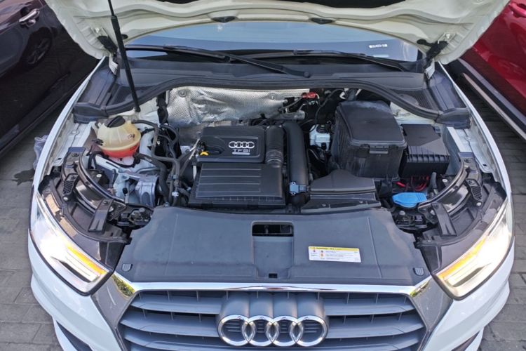 Audi Q3 2016 car image #20