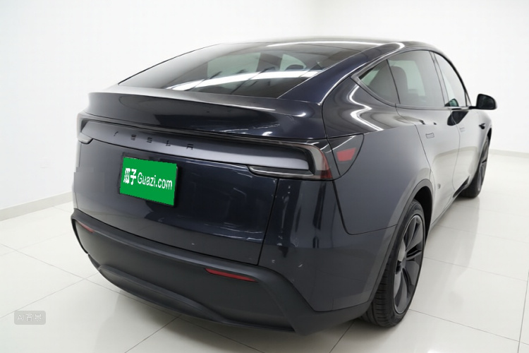 Tesla Model Y 2025 #7 Tesla Model Y 2025 car image #7