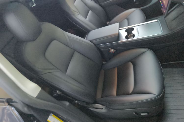 Tesla Model Y 2021 car image #24