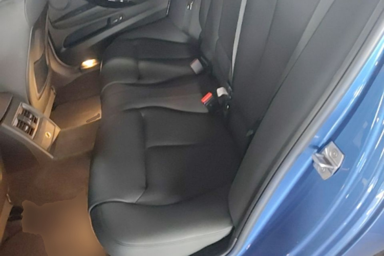 BMW 3 Series 2017 #17 BMW 3 Series 2017 car image #17