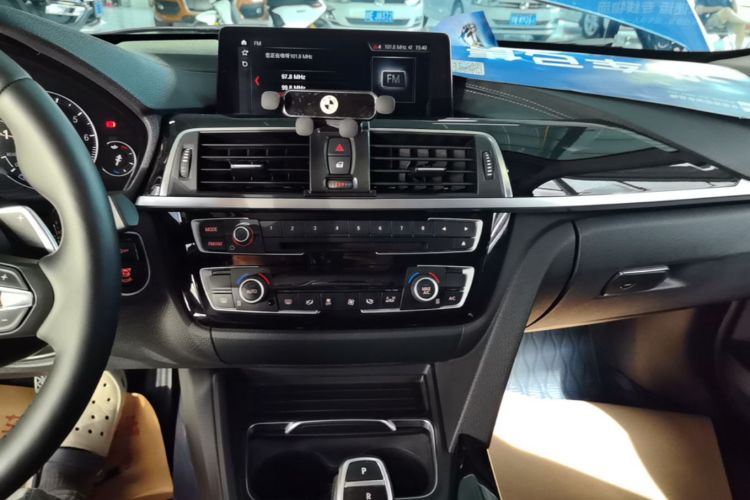 BMW 3 Series 2018 #13 BMW 3 Series 2018 car image #13