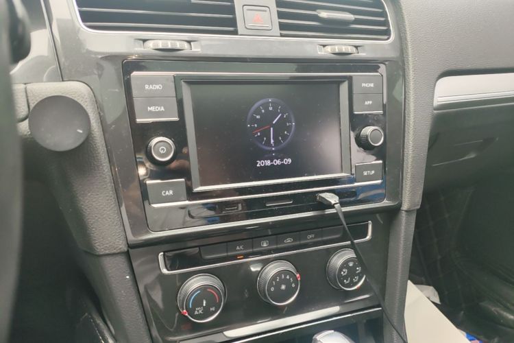 Volkswagen Golf 2018 car image #13