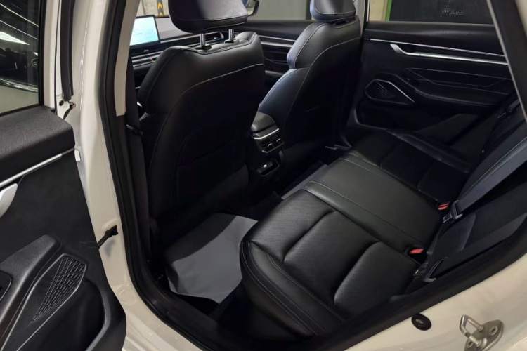 GEELY Emgrand 2023 car image #14