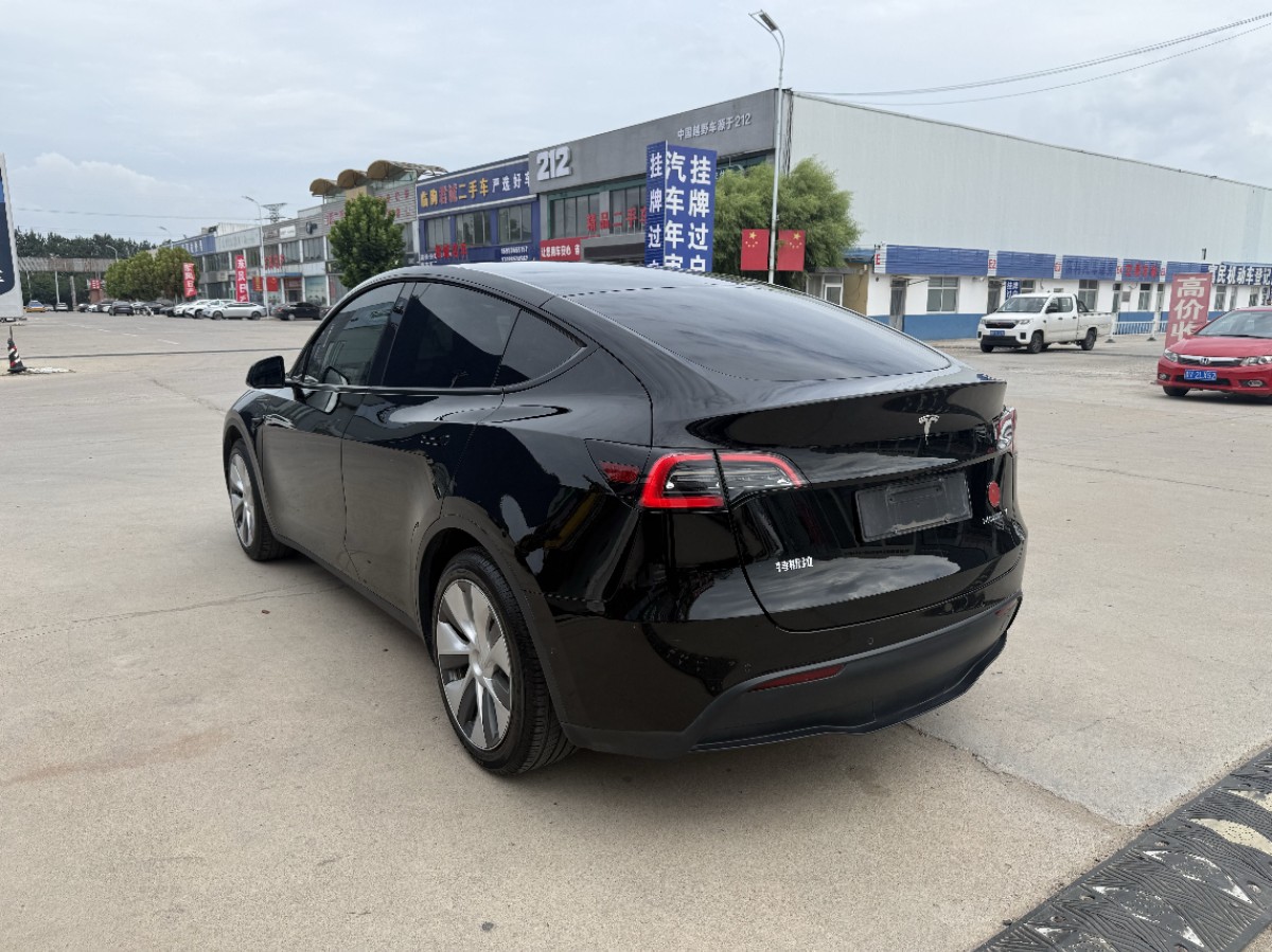 Tesla Model Y 2022 #5 Tesla Model Y 2022 car image #5