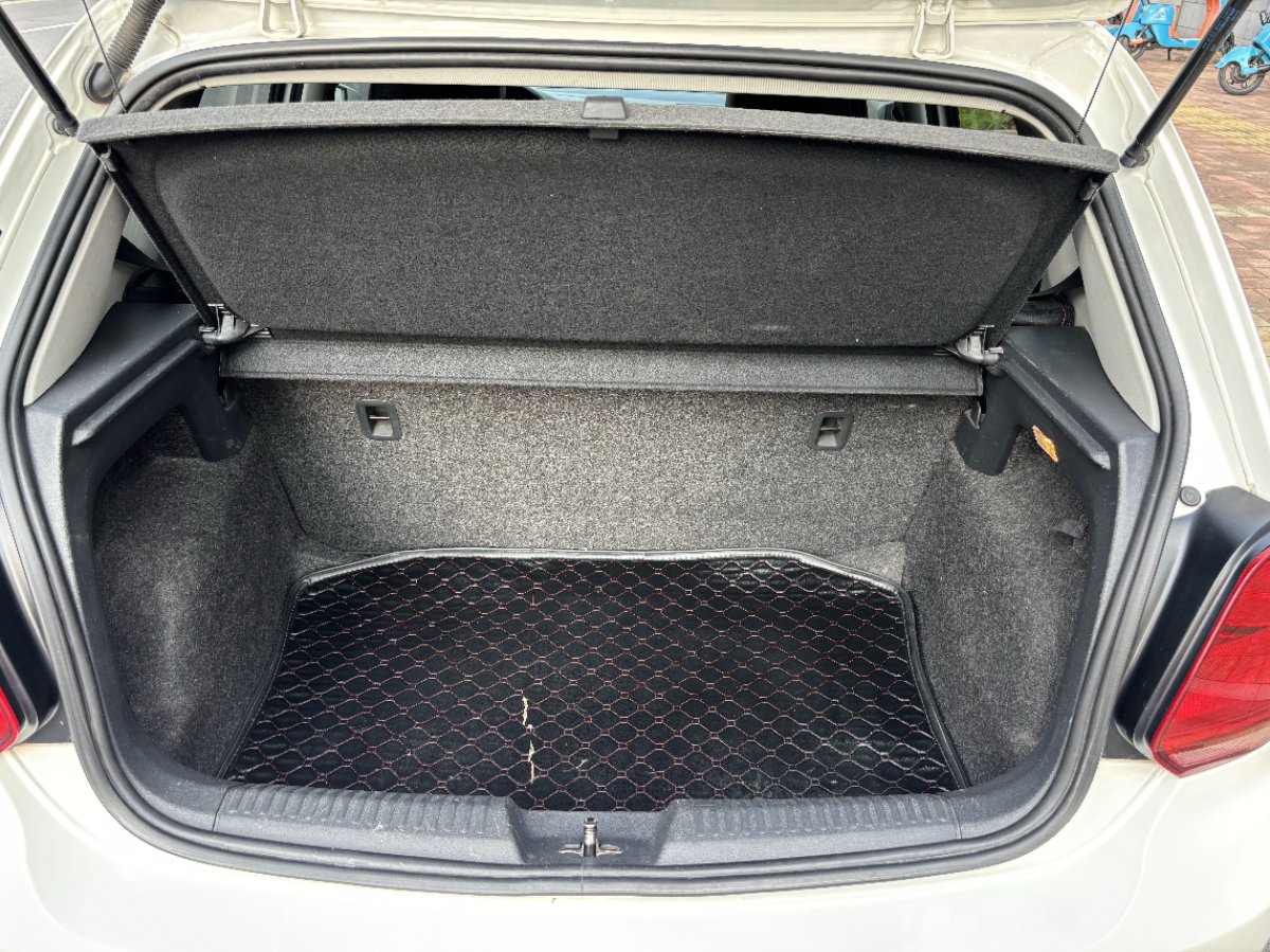 Volkswagen Polo 2016 car image #9