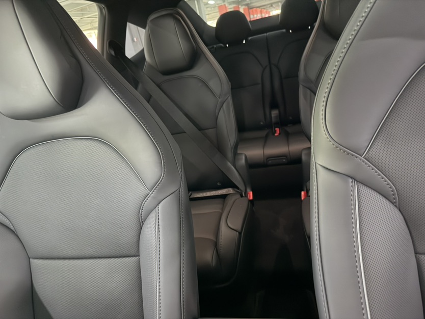 Tesla Model Y L 2026 car image #4