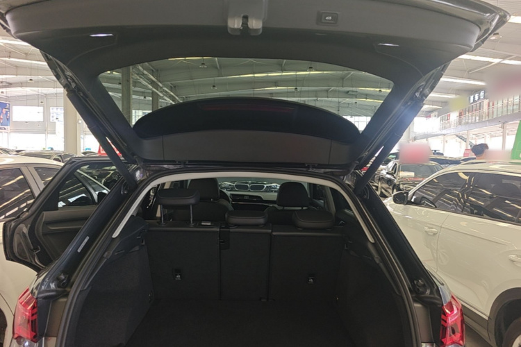 Audi Q3 2020 car image #19