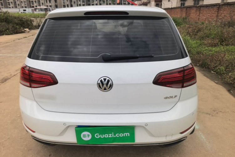 Volkswagen Golf 2018 car image #6