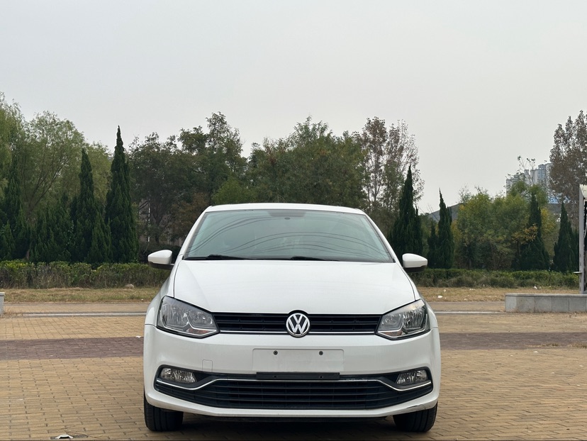 Volkswagen Polo 2016 car image #2