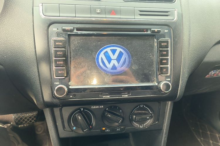 Volkswagen Polo 2016 car image #13