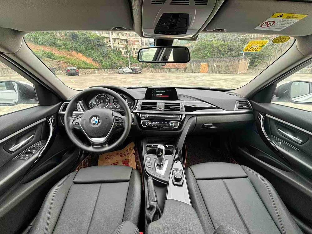 BMW 3 Series 2018 صورة سيارة #9