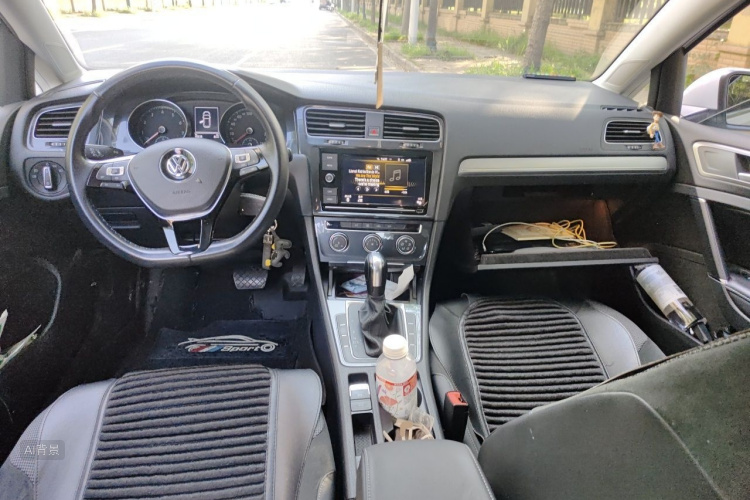 Volkswagen Golf 2019 car image #11