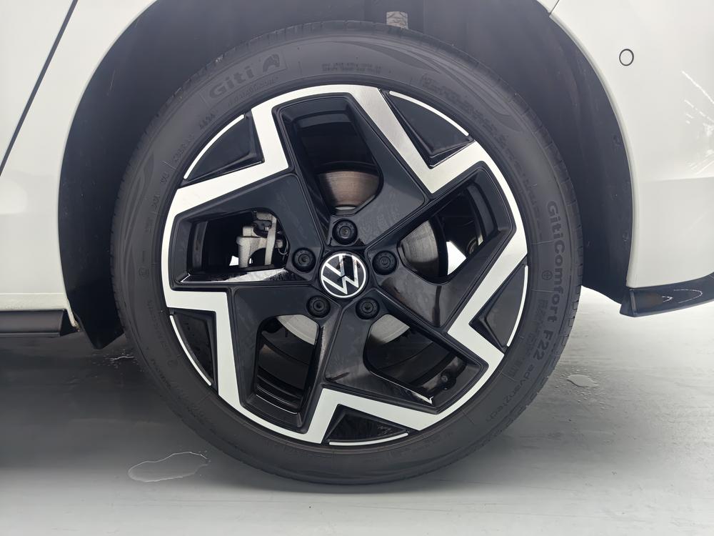 Volkswagen Golf 2024 car image #9