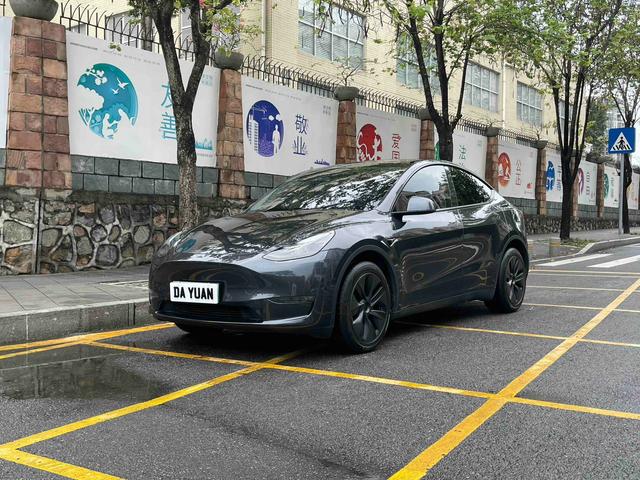 Tesla Model Y 2024 #17 Tesla Model Y 2024 car image #17