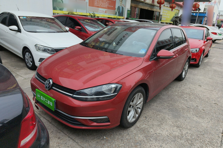 Volkswagen Golf 2018 car image #2