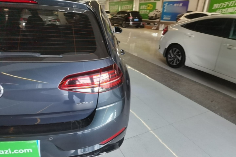 Volkswagen Golf 2019 car image #7
