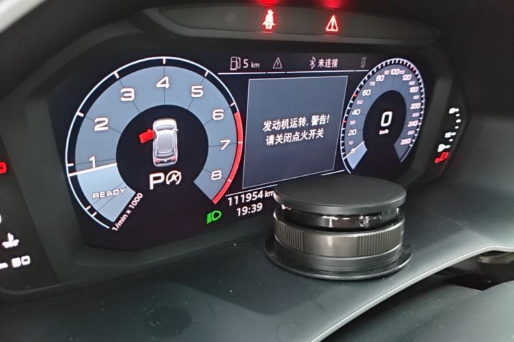 Audi Q3 2020 car image #16