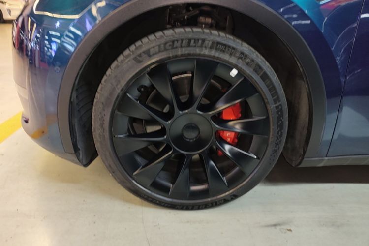 Tesla Model Y 2022 car image #9