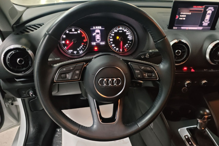 2018 car image #11