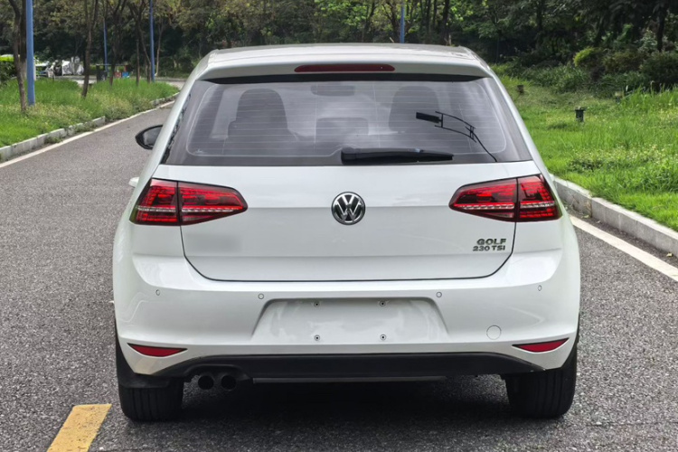 Volkswagen Golf 2017 car image #7