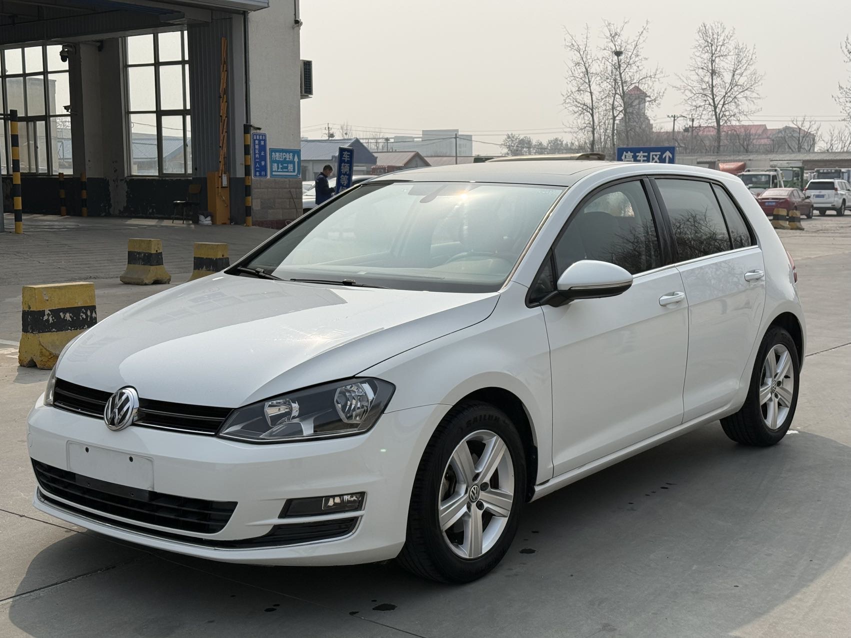 Volkswagen Golf 2015 car image 