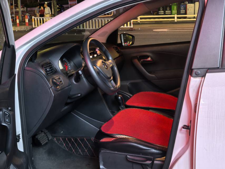 Volkswagen Polo 2018 car image #5