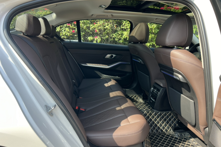 BMW 3 Series 2022 car image #15